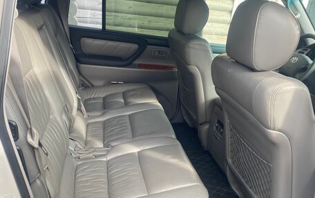 Toyota Land Cruiser 100 рестайлинг 2, 2004 год, 2 370 000 рублей, 12 фотография