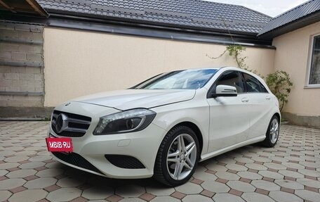Mercedes-Benz A-Класс, 2015 год, 1 850 000 рублей, 2 фотография