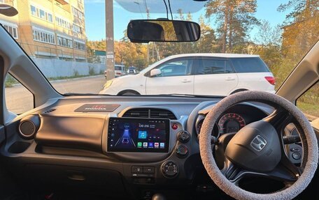 Honda Fit III, 2010 год, 760 000 рублей, 16 фотография