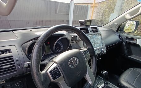 Toyota Land Cruiser Prado 150 рестайлинг 2, 2014 год, 3 320 000 рублей, 5 фотография