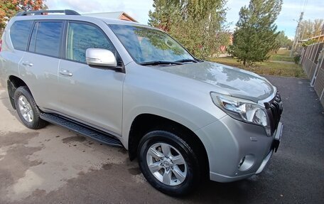 Toyota Land Cruiser Prado 150 рестайлинг 2, 2014 год, 3 320 000 рублей, 10 фотография