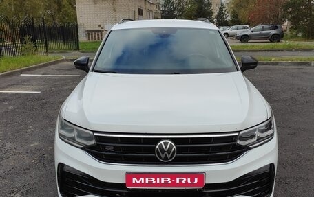 Volkswagen Tiguan II, 2021 год, 4 300 000 рублей, 1 фотография
