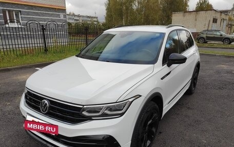 Volkswagen Tiguan II, 2021 год, 4 300 000 рублей, 2 фотография