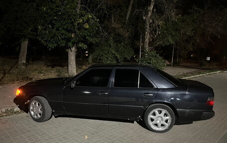 Mercedes-Benz E-Класс, 1993 год, 250 000 рублей, 2 фотография