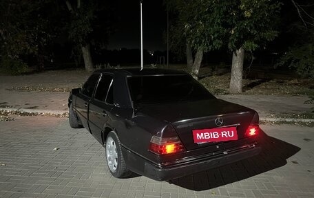 Mercedes-Benz E-Класс, 1993 год, 250 000 рублей, 3 фотография