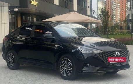 Hyundai Solaris II рестайлинг, 2021 год, 1 580 000 рублей, 2 фотография