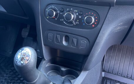 Renault Logan II, 2020 год, 780 000 рублей, 17 фотография