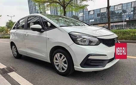 Honda Fit, 2022 год, 1 400 000 рублей, 2 фотография
