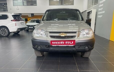 Chevrolet Niva I рестайлинг, 2017 год, 668 000 рублей, 2 фотография