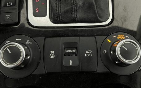Volkswagen Touareg III, 2012 год, 1 890 000 рублей, 29 фотография