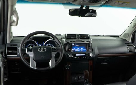 Toyota Land Cruiser Prado 150 рестайлинг 2, 2017 год, 3 749 460 рублей, 6 фотография