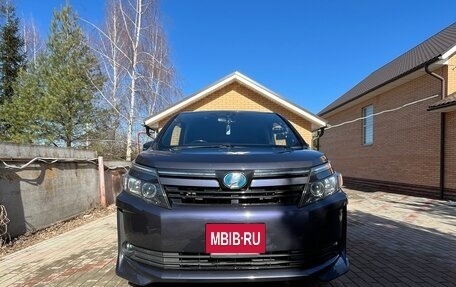 Toyota Voxy III, 2015 год, 1 625 000 рублей, 3 фотография