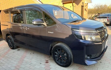 Toyota Voxy III, 2015 год, 1 625 000 рублей, 23 фотография