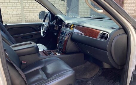 Chevrolet Tahoe III, 2012 год, 1 900 000 рублей, 8 фотография