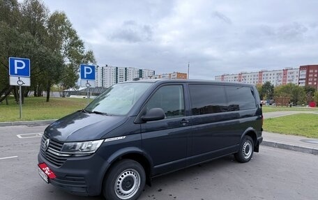 Volkswagen Caravelle T6 рестайлинг, 2021 год, 3 550 000 рублей, 1 фотография