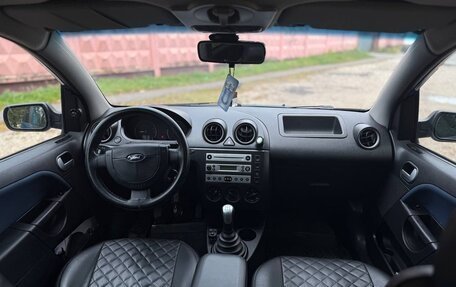 Ford Fiesta, 2005 год, 300 000 рублей, 11 фотография