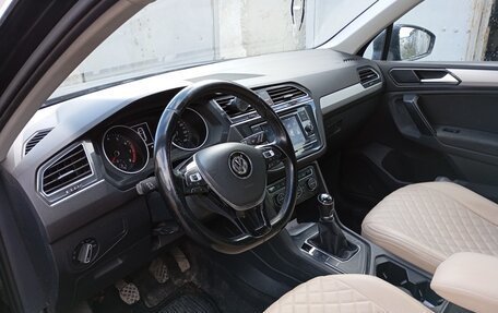 Volkswagen Tiguan II, 2018 год, 1 900 000 рублей, 3 фотография