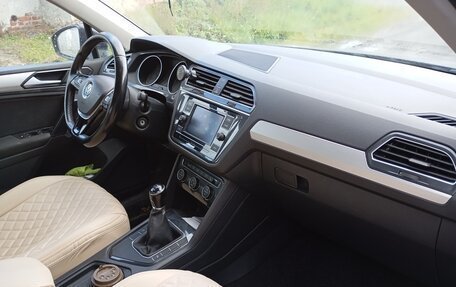 Volkswagen Tiguan II, 2018 год, 1 900 000 рублей, 6 фотография