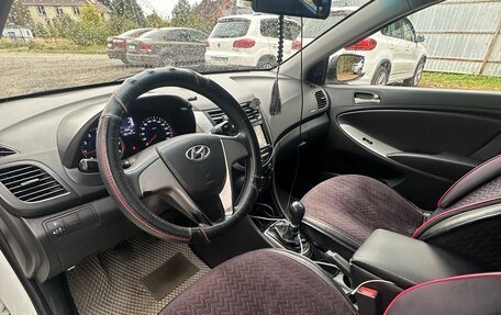 Hyundai Solaris II рестайлинг, 2015 год, 550 000 рублей, 2 фотография