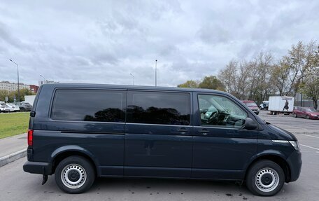 Volkswagen Caravelle T6 рестайлинг, 2021 год, 3 550 000 рублей, 8 фотография