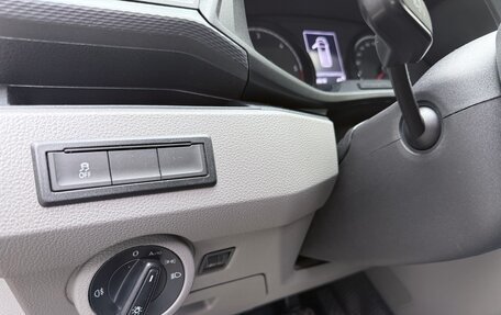 Volkswagen Caravelle T6 рестайлинг, 2021 год, 3 550 000 рублей, 16 фотография