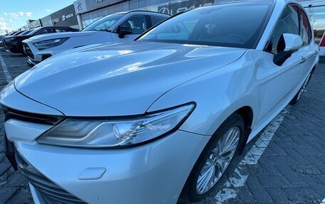 Toyota Camry, 2018 год, 2 000 000 рублей, 2 фотография