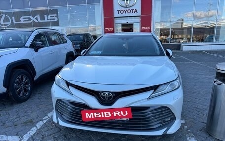 Toyota Camry, 2018 год, 2 000 000 рублей, 4 фотография