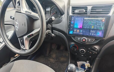 Hyundai Solaris II рестайлинг, 2013 год, 700 000 рублей, 6 фотография