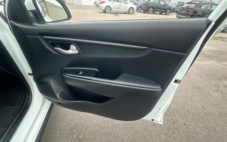KIA Rio IV, 2018 год, 1 375 000 рублей, 8 фотография