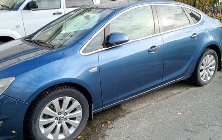 Opel Astra J, 2013 год, 800 000 рублей, 3 фотография