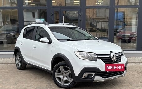 Renault Sandero II рестайлинг, 2019 год, 950 000 рублей, 2 фотография
