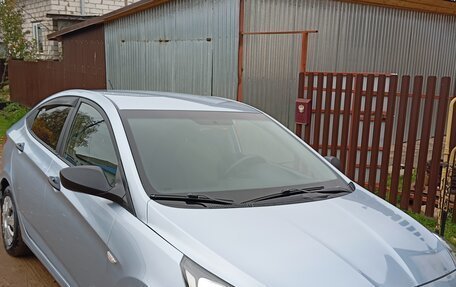 Hyundai Solaris II рестайлинг, 2011 год, 810 000 рублей, 2 фотография