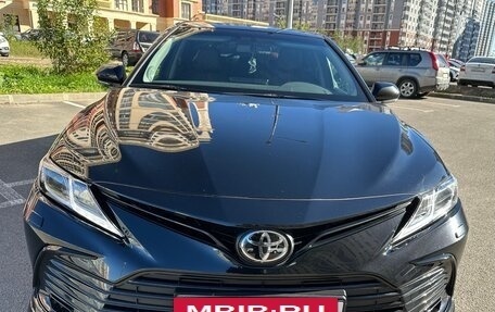 Toyota Camry, 2021 год, 3 800 000 рублей, 2 фотография
