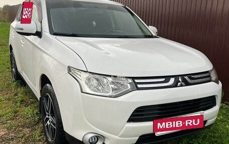 Mitsubishi Outlander III рестайлинг 3, 2012 год, 1 040 000 рублей, 3 фотография