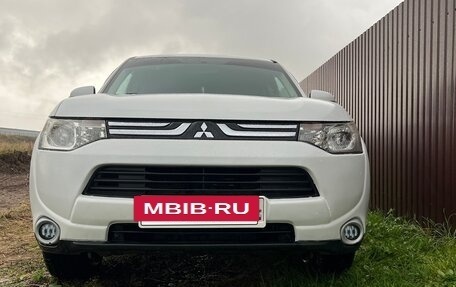 Mitsubishi Outlander III рестайлинг 3, 2012 год, 1 040 000 рублей, 4 фотография