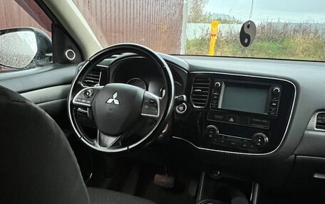 Mitsubishi Outlander III рестайлинг 3, 2012 год, 1 040 000 рублей, 10 фотография