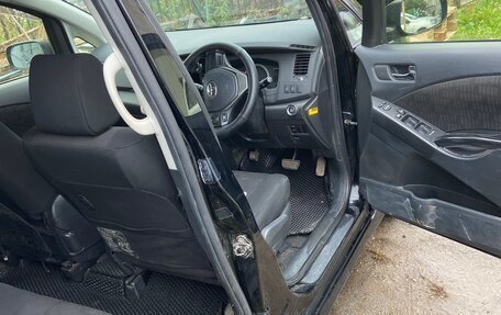 Toyota ISis I, 2013 год, 1 700 000 рублей, 1 фотография
