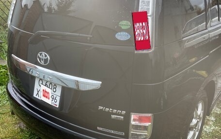 Toyota ISis I, 2013 год, 1 700 000 рублей, 7 фотография