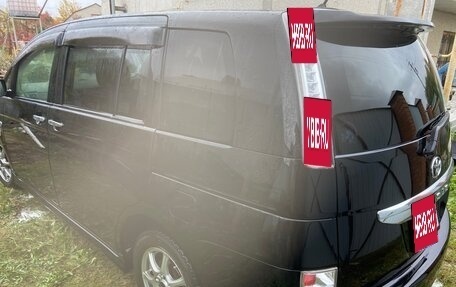 Toyota ISis I, 2013 год, 1 700 000 рублей, 8 фотография