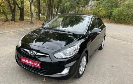 Hyundai Solaris II рестайлинг, 2011 год, 700 000 рублей, 1 фотография
