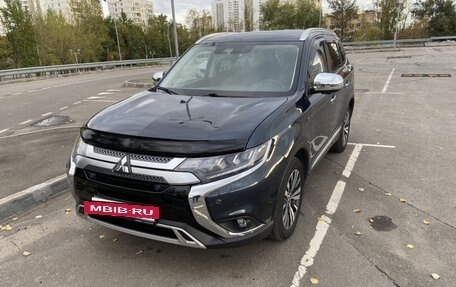 Mitsubishi Outlander III рестайлинг 3, 2021 год, 3 999 999 рублей, 3 фотография