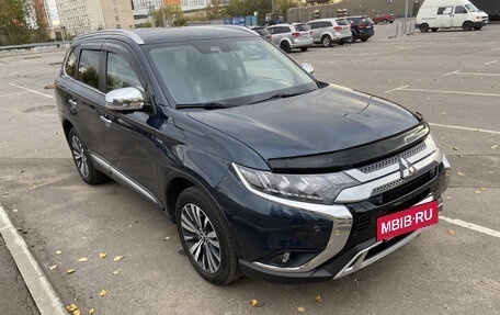 Mitsubishi Outlander III рестайлинг 3, 2021 год, 3 999 999 рублей, 4 фотография
