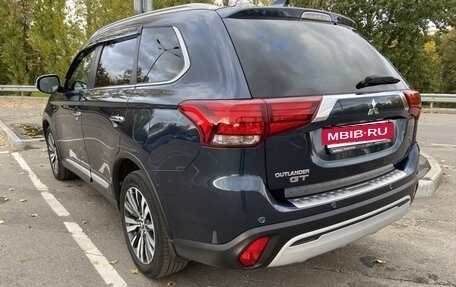 Mitsubishi Outlander III рестайлинг 3, 2021 год, 3 999 999 рублей, 7 фотография