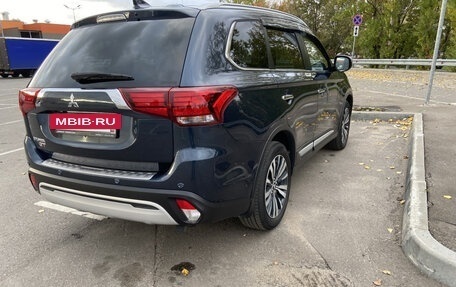 Mitsubishi Outlander III рестайлинг 3, 2021 год, 3 999 999 рублей, 8 фотография