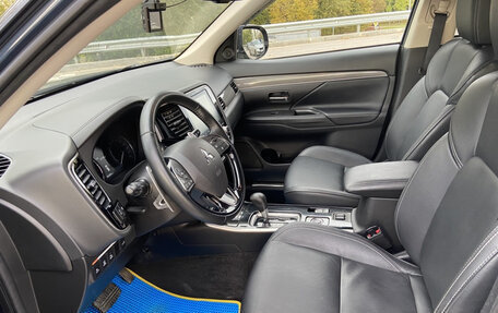 Mitsubishi Outlander III рестайлинг 3, 2021 год, 3 999 999 рублей, 11 фотография