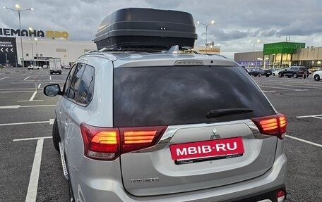 Mitsubishi Outlander III рестайлинг 3, 2020 год, 2 100 000 рублей, 5 фотография