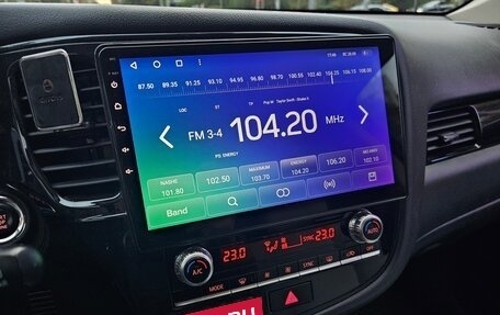 Mitsubishi Outlander III рестайлинг 3, 2020 год, 2 100 000 рублей, 8 фотография