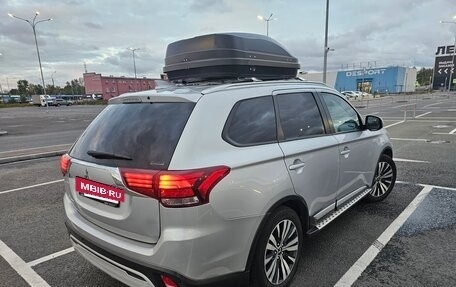 Mitsubishi Outlander III рестайлинг 3, 2020 год, 2 100 000 рублей, 4 фотография