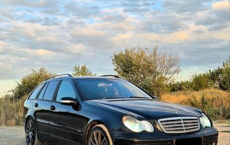 Mercedes-Benz C-Класс, 2005 год, 895 000 рублей, 2 фотография