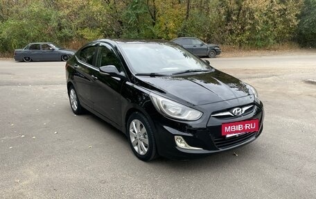 Hyundai Solaris II рестайлинг, 2011 год, 700 000 рублей, 3 фотография